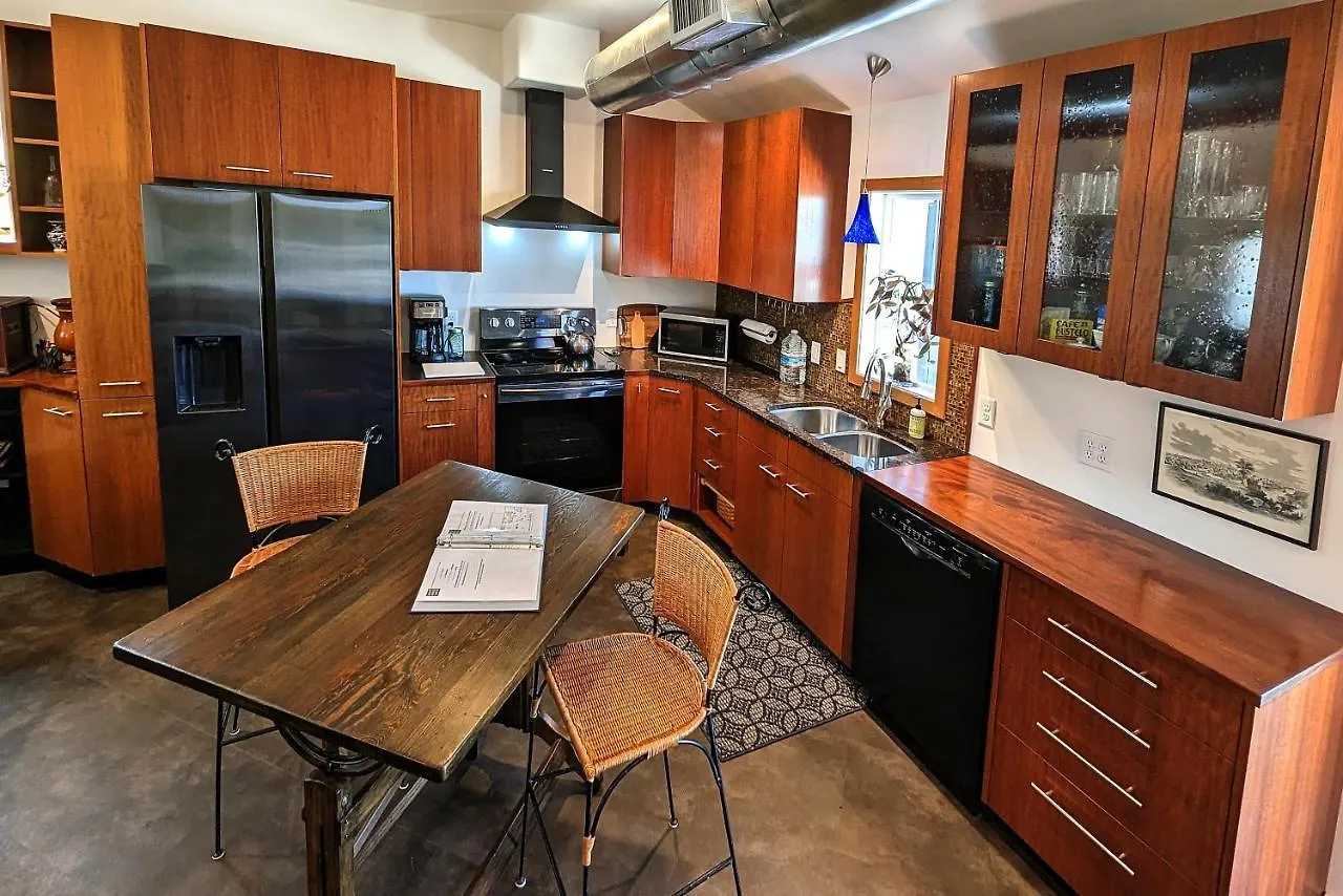 Westwood Shed In Nashville By Geodis Vanderbilt Belmont, 1 Accessible 0*,  United States