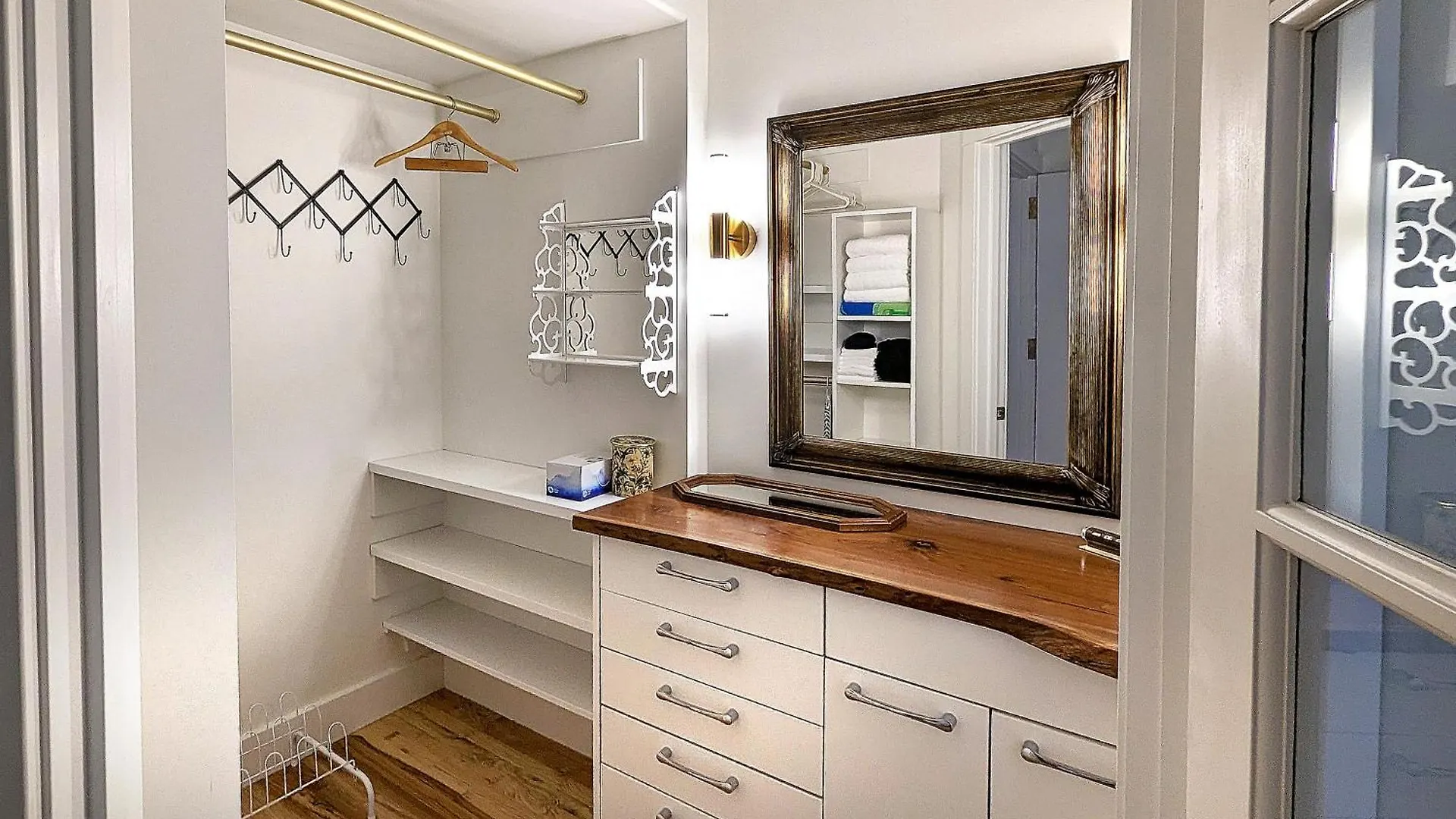 Westwood Shed In Nashville By Geodis Vanderbilt Belmont, 1 Accessible Apartment