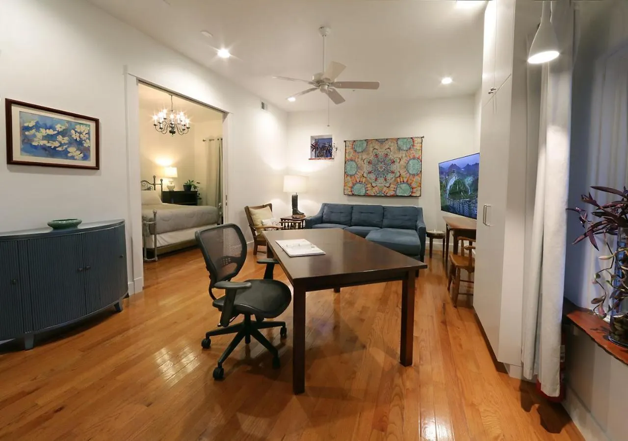 Westwood Shed In Nashville By Geodis Vanderbilt Belmont, 1 Accessible Apartment